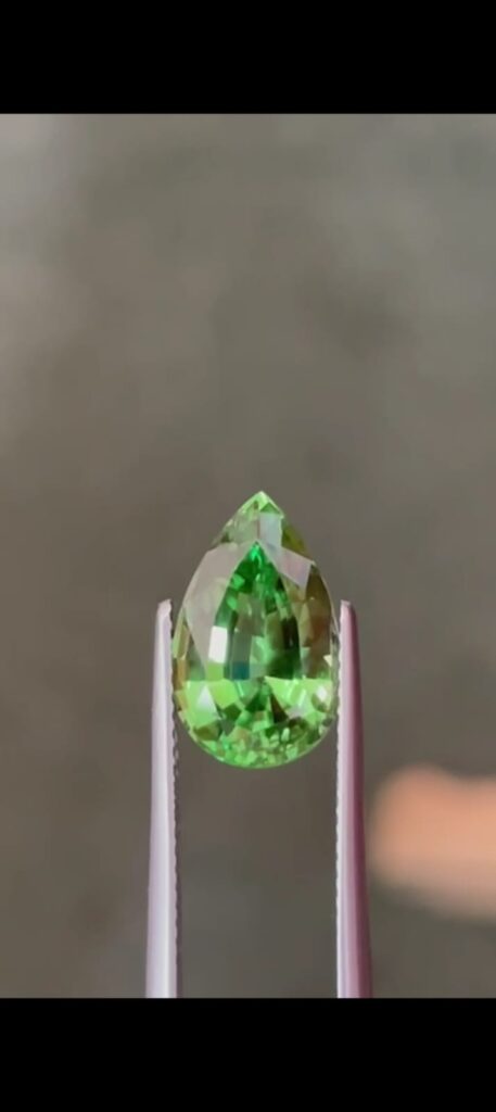 Tsavorite 4.67 carats