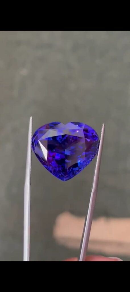 Tanzanite 27.94 carats